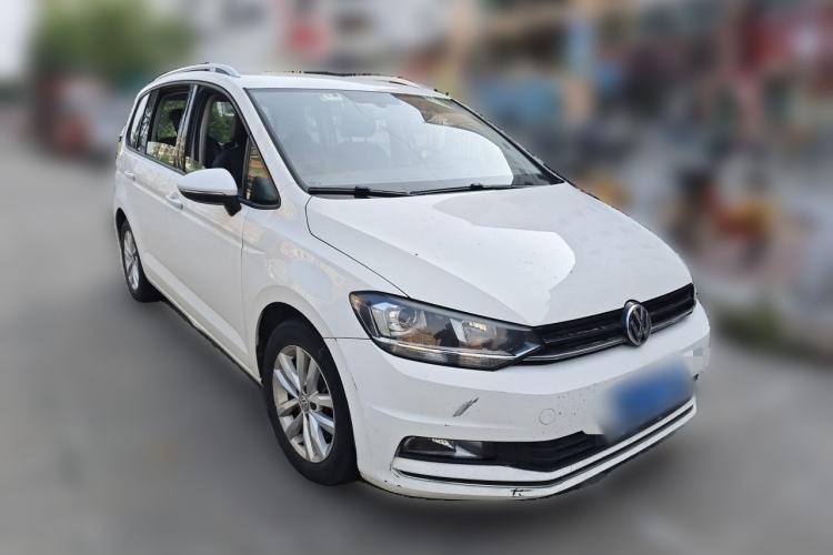 Used Volkswagen Touran 2016 Volkswagen Touran L 280TSI DSG Comfort Edition Front Right 45 Deg