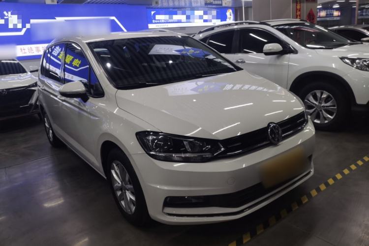 Used Volkswagen Touran 2016 Volkswagen Touran L 280TSI DSG Comfort Edition Front Right 45 Deg