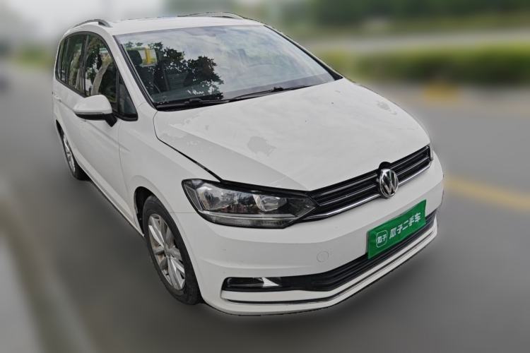 Used Volkswagen Touran 2016 Touran L 280TSI DSG Style Edition Front Right 45 Deg