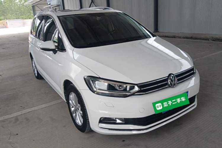 Used Volkswagen Touran 2016 Volkswagen Touran L 280TSI DSG Comfort Edition Front Right 45 Deg