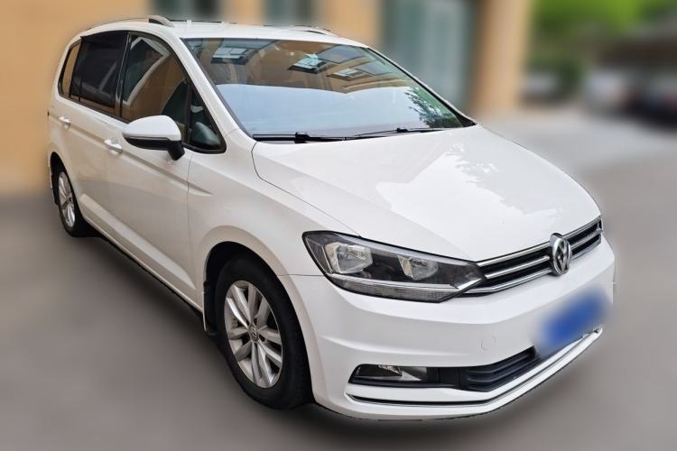 Used Volkswagen Touran 2016 Volkswagen Touran L 280TSI Manual Comfort Edition Front Right 45 Deg