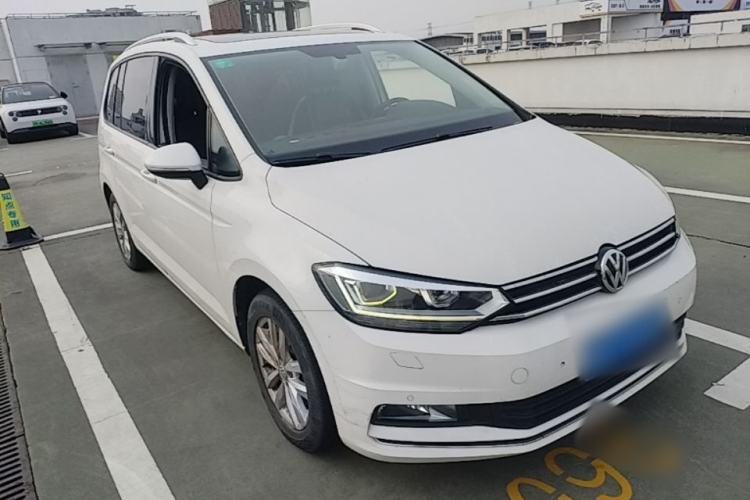 Used Volkswagen Touran 2016 Volkswagen Touran L 280TSI DSG Comfort Edition Front Right 45 Deg