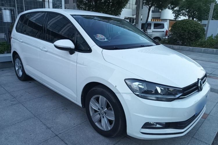 Used Volkswagen Touran 2016 Touran L 280TSI DSG Style Edition Front Right 45 Deg