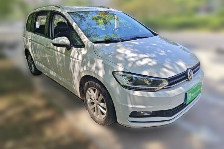 Used Volkswagen Touran 2016 Volkswagen Touran L 280TSI DSG Comfort Edition Front Right 45 Deg