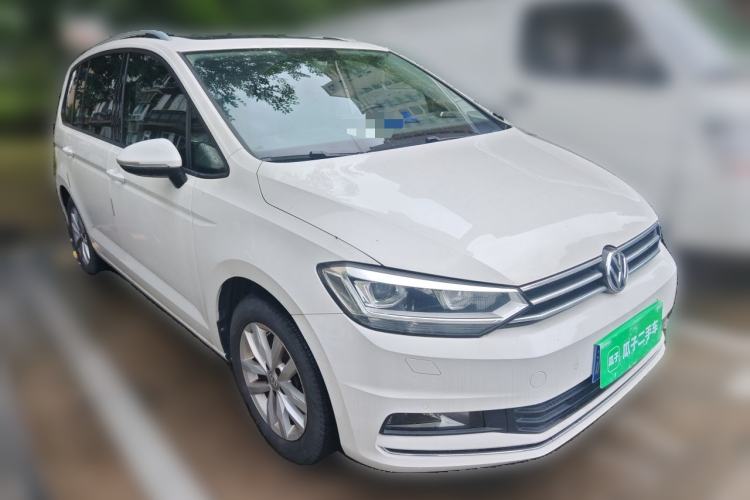 Used Volkswagen Touran 2016 Volkswagen Touran L 280TSI DSG Comfort Edition Front Right 45 Deg