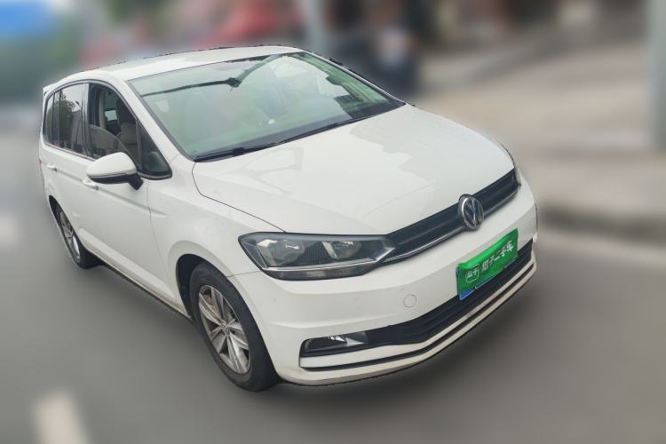 Used Volkswagen Touran 2016 Volkswagen Touran L 280TSI Manual Trend Edition Front Right 45 Deg