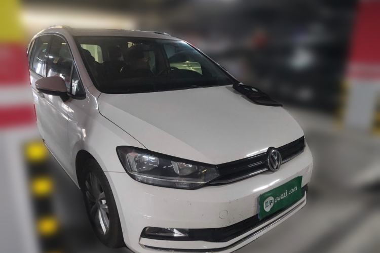 Used Volkswagen Touran 2016 Volkswagen Touran L 280TSI DSG Comfort Edition Front Right 45 Deg