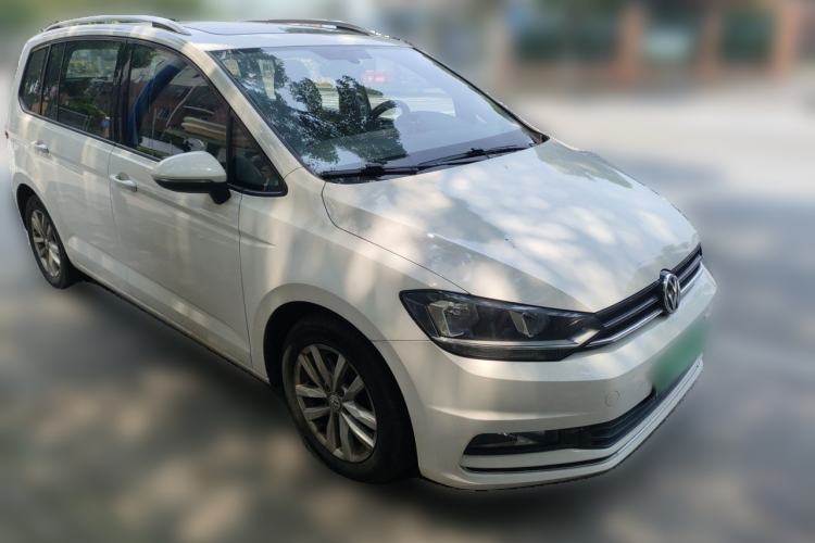 Used Volkswagen Touran 2016 Volkswagen Touran L 280TSI DSG Comfort Edition Front Right 45 Deg