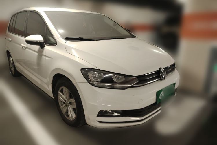 Used Volkswagen Touran 2016 Volkswagen Touran L 280TSI Manual Trend Edition Front Right 45 Deg