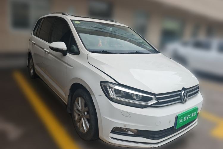 Used Volkswagen Touran 2016 Volkswagen Touran L 280TSI DSG Comfort Edition Front Right 45 Deg