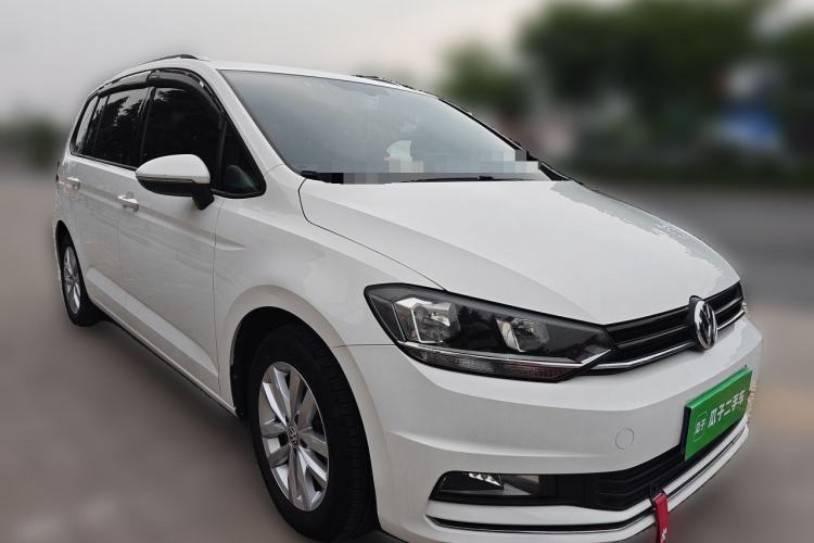 Used Volkswagen Touran 2016 Volkswagen Touran L 280TSI DSG Comfort Edition Front Right 45 Deg