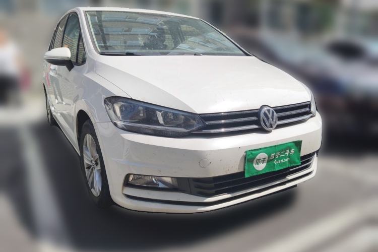 Used Volkswagen Touran 2016 Volkswagen Touran L 280TSI Manual Trend Edition Front Right 45 Deg