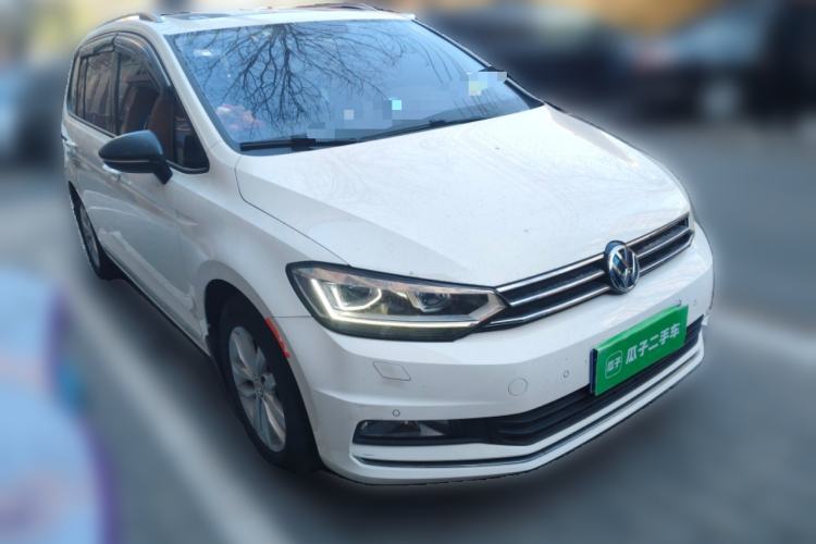 Used Volkswagen Touran 2016 Volkswagen Touran L 280TSI DSG Comfort Edition Front Right 45 Deg