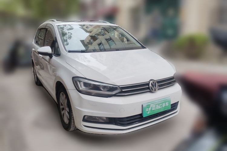 Used Volkswagen Touran 2016 Volkswagen Touran L 280TSI DSG Comfort Edition Front Right 45 Deg