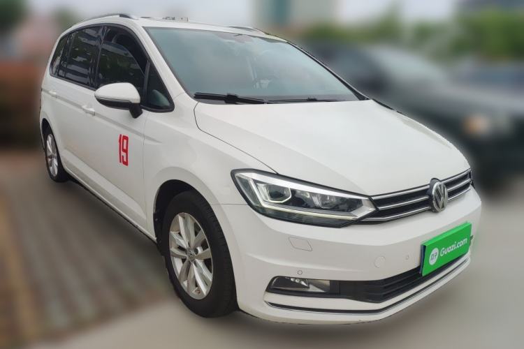 Used Volkswagen Touran 2016 Volkswagen Touran L 280TSI DSG Comfort Edition Front Right 45 Deg
