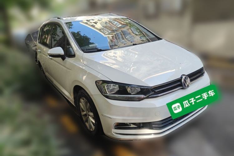 Used Volkswagen Touran 2016 Volkswagen Touran L 280TSI DSG Comfort Edition Front Right 45 Deg