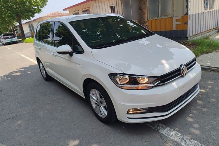 Used Volkswagen Touran 2016 Volkswagen Touran L 280TSI Manual Trend Edition Front Right 45 Deg