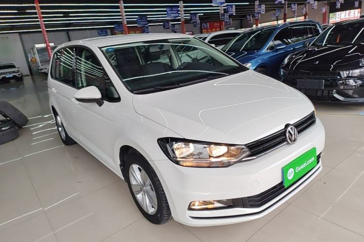 Used Volkswagen Touran 2016 Volkswagen Touran L 280TSI Manual Trend Edition Front Right 45 Deg
