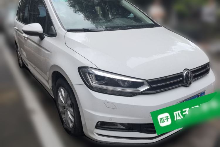 Used Volkswagen Touran 2016 Volkswagen Touran L 280TSI DSG Comfort Edition Front Right 45 Deg