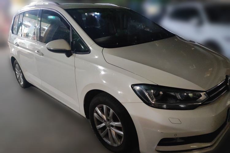 Used Volkswagen Touran 2016 Volkswagen Touran L 280TSI DSG Comfort Edition Front Right 45 Deg