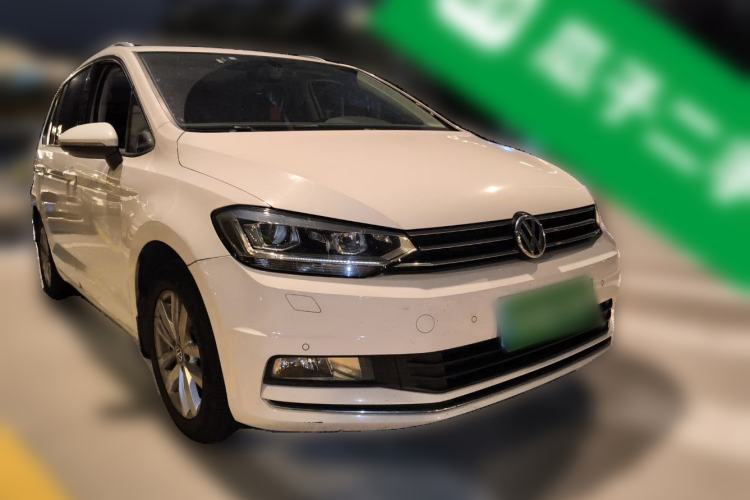 Used Volkswagen Touran 2016 Volkswagen Touran L 280TSI DSG Comfort Edition Front Right 45 Deg