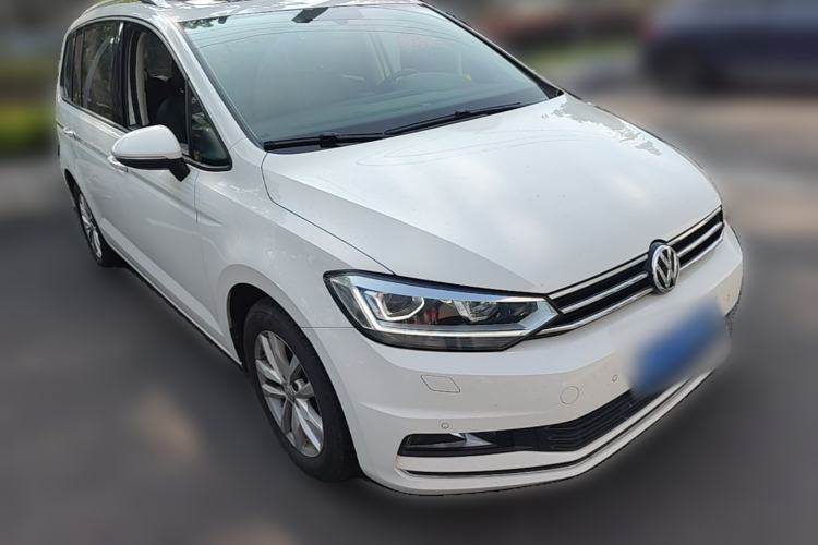Used Volkswagen Touran 2016 Volkswagen Touran L 280TSI DSG Comfort Edition Front Right 45 Deg