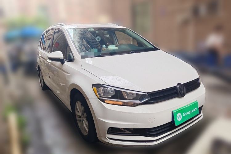 Used Volkswagen Touran 2016 Volkswagen Touran L 280TSI DSG Comfort Edition Front Right 45 Deg