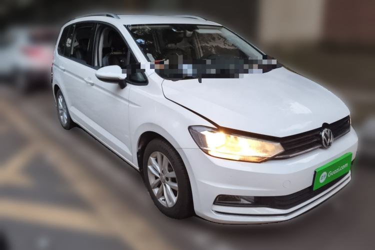 Used Volkswagen Touran 2016 Volkswagen Touran L 280TSI DSG Comfort Edition Front Right 45 Deg