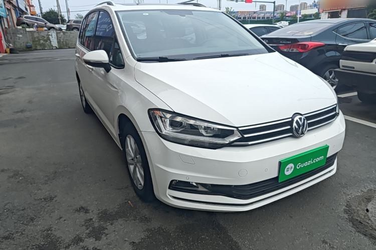 Used Volkswagen Touran 2016 Volkswagen Touran L 280TSI DSG Comfort Edition Front Right 45 Deg