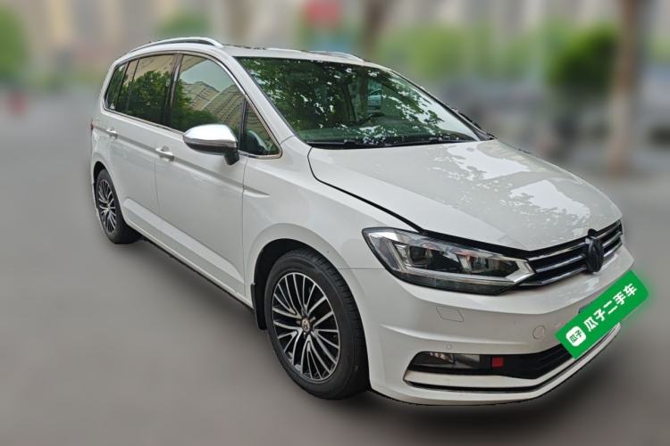 Used Volkswagen Touran 2016 Volkswagen Touran L 280TSI DSG Comfort Edition Front Right 45 Deg