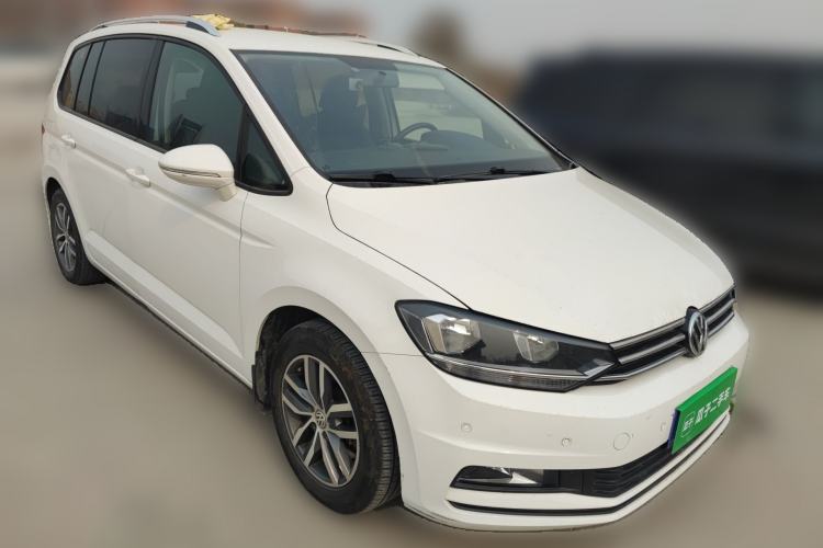 Used Volkswagen Touran 2016 Volkswagen Touran L 280TSI Manual Trend Edition Front Right 45 Deg