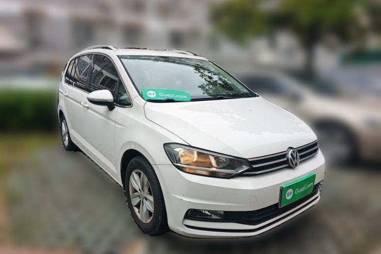 Used Volkswagen Touran 2016 Touran L 280TSI DSG Style Edition Front Right 45 Deg