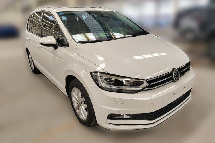 Used Volkswagen Touran 2016 Volkswagen Touran L 280TSI DSG Comfort Edition Front Right 45 Deg