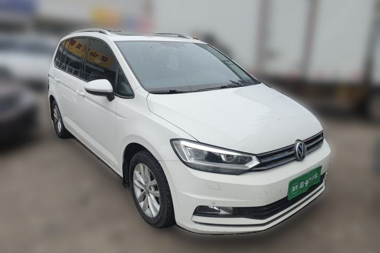 Used Volkswagen Touran 2016 Volkswagen Touran L 280TSI DSG Comfort Edition Front Right 45 Deg