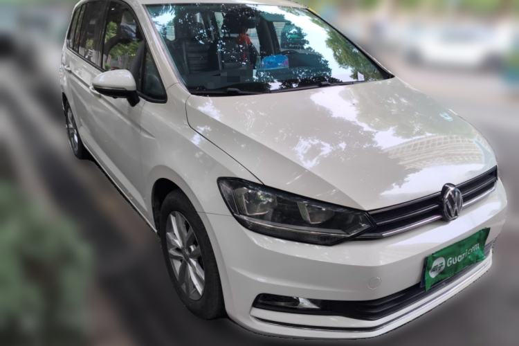 Used Volkswagen Touran 2016 Volkswagen Touran L 280TSI DSG Comfort Edition Front Right 45 Deg