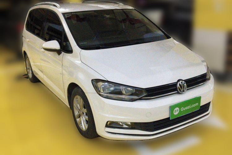 Used Volkswagen Touran 2016 Volkswagen Touran L 280TSI Manual Comfort Edition Front Right 45 Deg