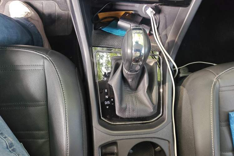 Used Volkswagen Touran 2016 Volkswagen Touran L 280TSI DSG Comfort Edition Gear Lever