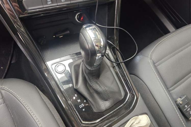 Used Volkswagen Touran 2016 Volkswagen Touran L 280TSI DSG Luxury Edition Gear Lever