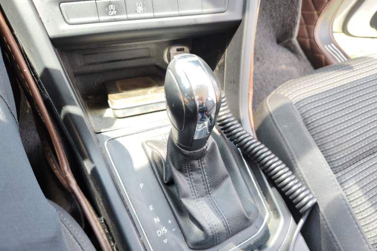 Used Volkswagen Touran 2016 Touran L 280TSI DSG Style Edition Gear Lever