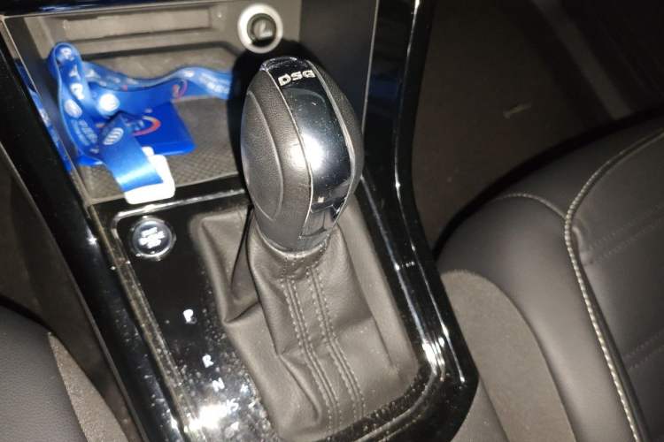 Used Volkswagen Touran 2016 Volkswagen Touran L 280TSI DSG Luxury Edition Gear Lever