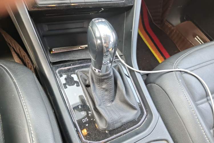 Used Volkswagen Touran 2016 Volkswagen Touran L 280TSI DSG Comfort Edition Gear Lever