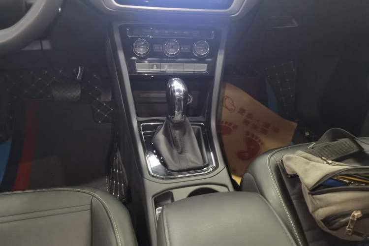 Used Volkswagen Touran 2016 Volkswagen Touran L 280TSI DSG Comfort Edition Gear Lever
