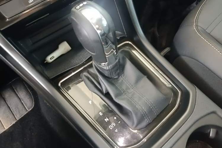 Used Volkswagen Touran 2016 Volkswagen Touran L 280TSI DSG Comfort Edition Gear Lever