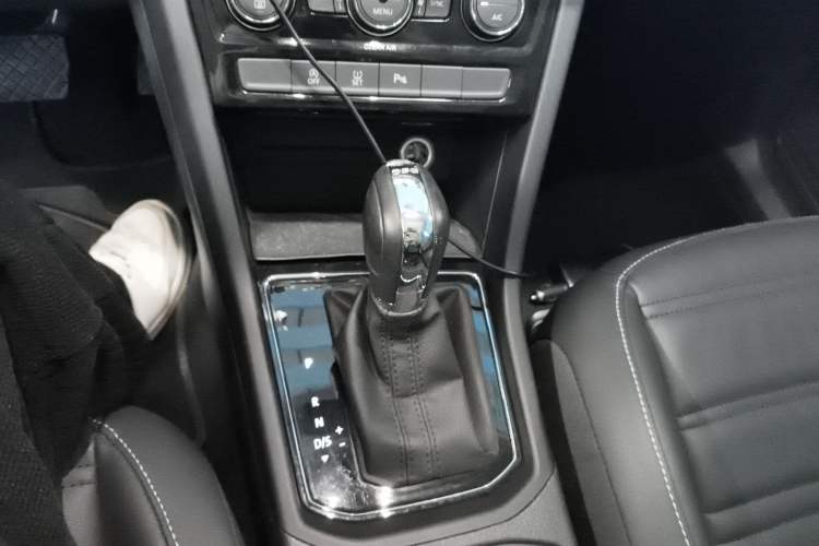 Used Volkswagen Touran 2016 Volkswagen Touran L 280TSI DSG Comfort Edition Gear Lever