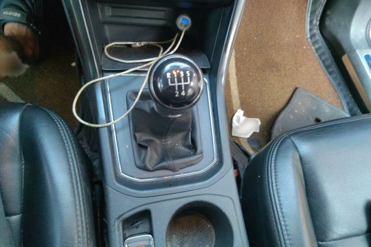 Used Volkswagen Touran 2016 Volkswagen Touran L 280TSI Manual Trend Edition Gear Lever