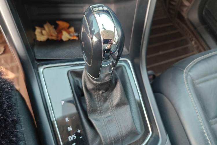 Used Volkswagen Touran 2016 Volkswagen Touran L 280TSI DSG Comfort Edition Gear Lever