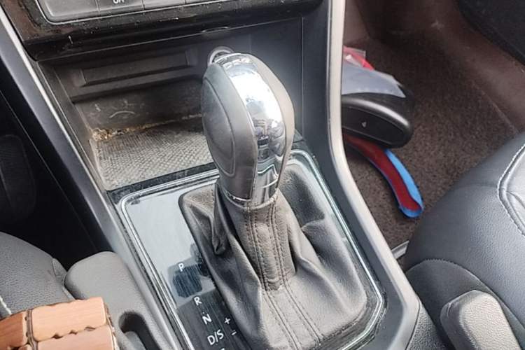Used Volkswagen Touran 2016 Volkswagen Touran L 280TSI DSG Comfort Edition Gear Lever
