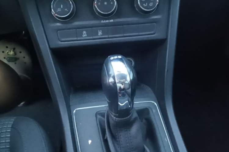 Used Volkswagen Touran 2016 Touran L 280TSI DSG Style Edition Gear Lever