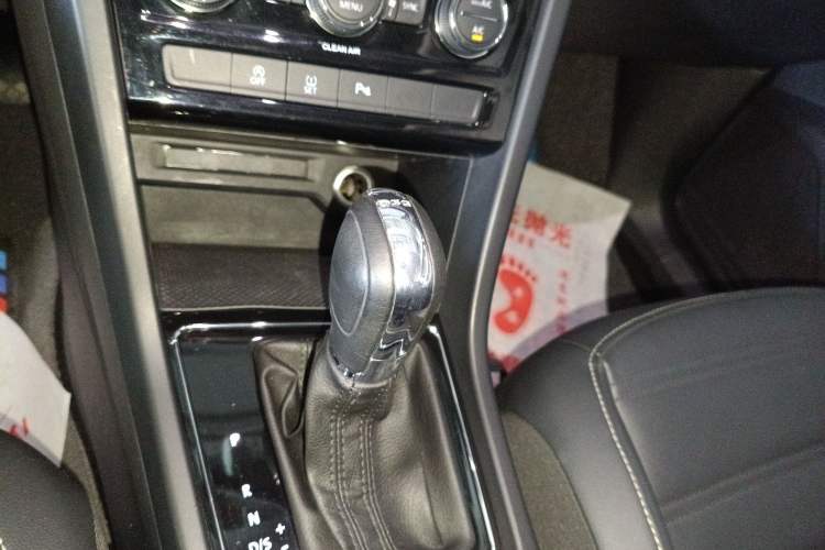 Used Volkswagen Touran 2016 Volkswagen Touran L 280TSI DSG Comfort Edition Gear Lever