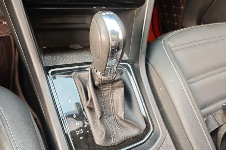 Used Volkswagen Touran 2016 Volkswagen Touran L 280TSI DSG Comfort Edition Gear Lever